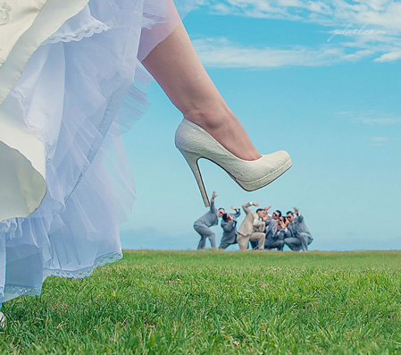 bride-groomsmen-silly-fun-shot-Los-Angeles-beach-northridge-photo-studio
