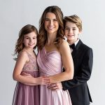 velsenor9_Generate_a_full_body_portrait_photo_of_a_caucasian_mo_bffb5c53-834b-4f7d-b64b-40e0190a973b