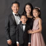 velsenor9_Generate_a_full_body_portrait_photo_of_a_mother_and_f_6c6d1fbc-cb66-48f6-9852-825b483ddfbe