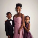 velsenor9_Generate_a_full_body_portrait_photo_of_a_mother_with__5bbcfdab-388e-43ae-ae57-9615b606567f