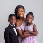 velsenor9_Generate_a_full_body_portrait_photo_of_a_mother_with__bebab411-26f1-498e-9992-108d2adb2365