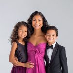 velsenor9_Generate_a_full_body_portrait_photo_of_a_mother_with__d42f3283-8725-4d87-9d4b-270edb621915