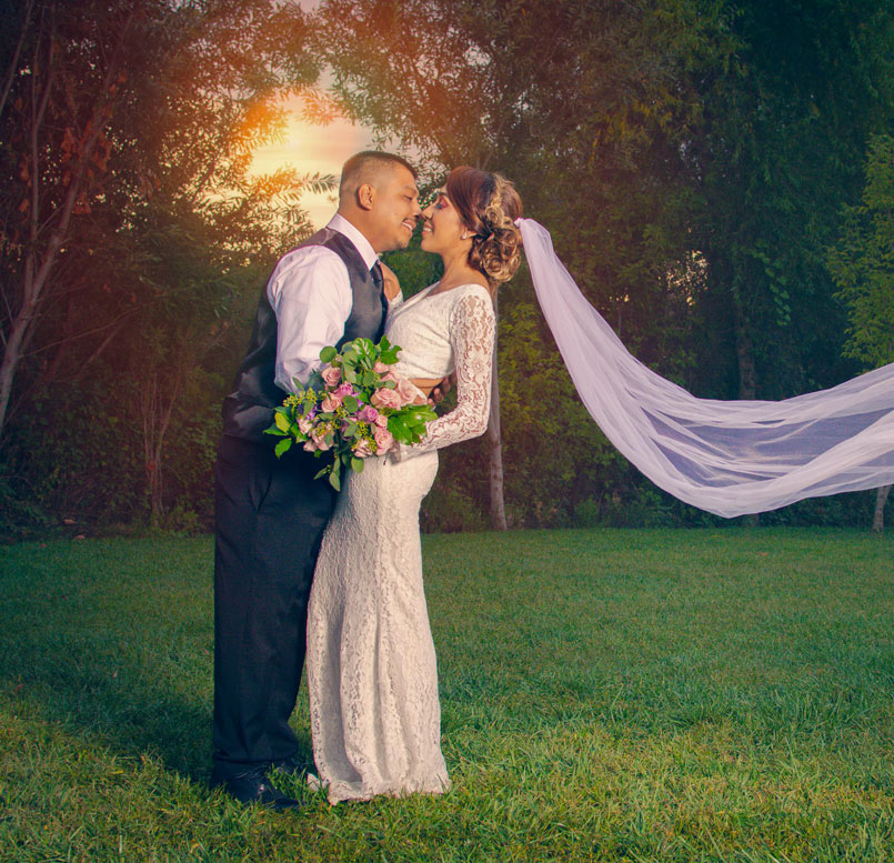 wedding-photography-bride-groom-sun-flare-viel